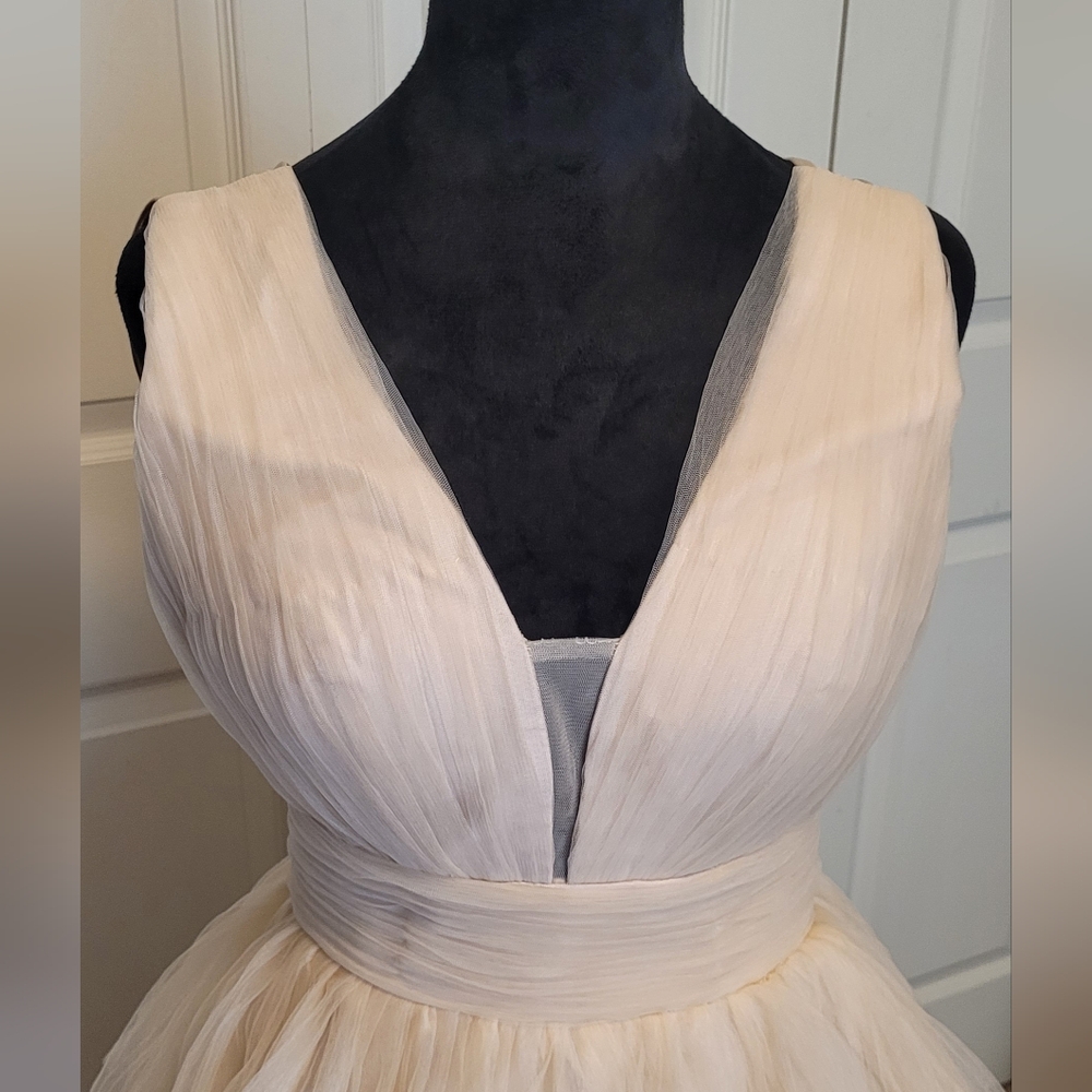 Elegant Cream Layered Tulle Evening Gown - Picture 3 of 16